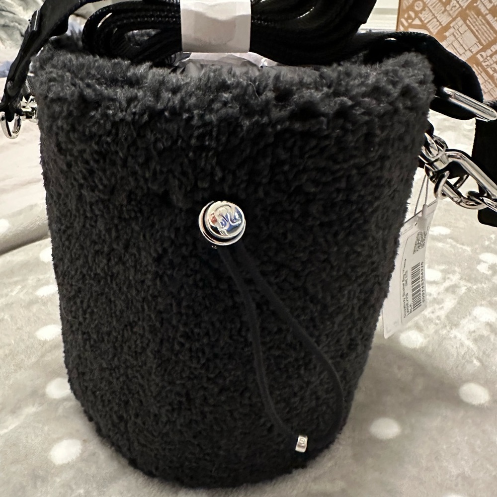 Lululemon fleece bucket bag